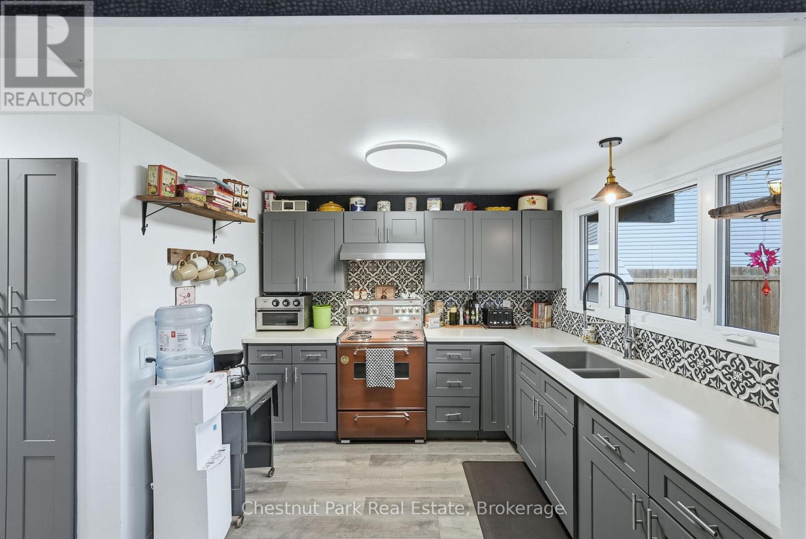 324 Bryant Street, South Bruce Peninsula, Ontario N0H 2T0 - Photo 11 - X12797416