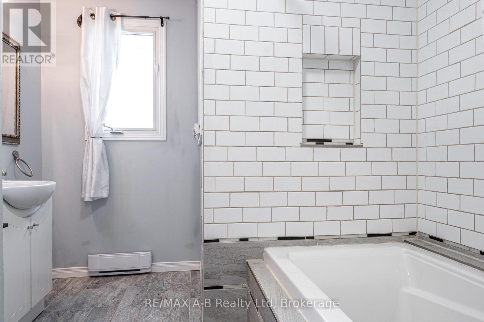 288 Church Street S, St. Marys, Ontario N4X 1B9 - Photo 29 - X12797474