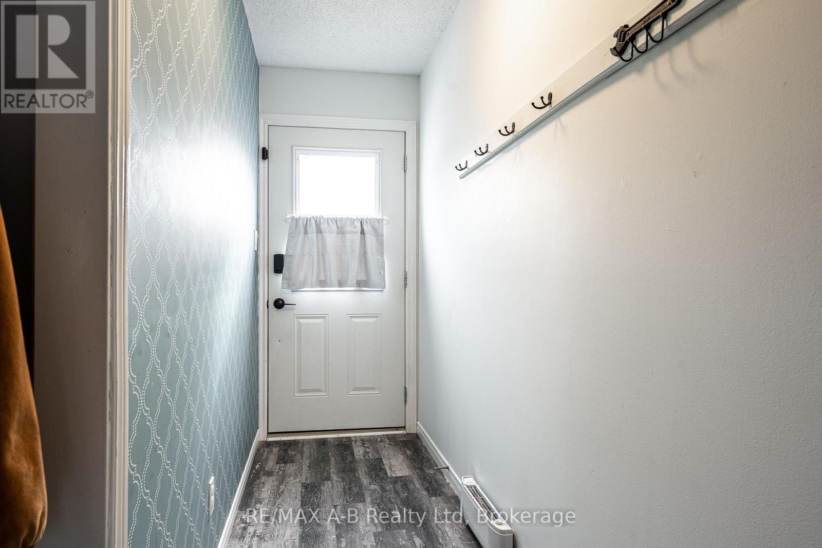 288 Church Street S, St. Marys, Ontario N4X 1B9 - Photo 5 - X12797474