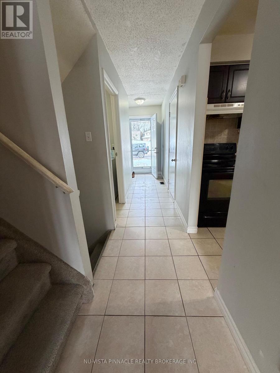 45 - 30 Clarendon Crescent, London South, Ontario  N6C 5Y2 - Photo 2 - X12797340