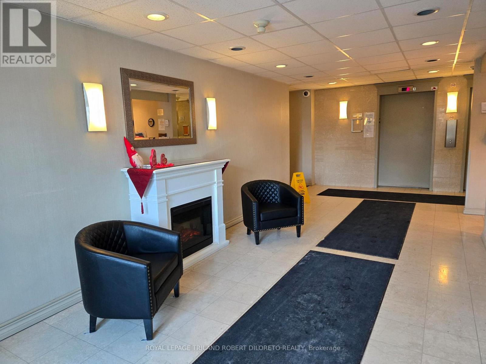 205 - 45 Pond Mills Road, London South, Ontario  N5Z 4W5 - Photo 6 - X12797432