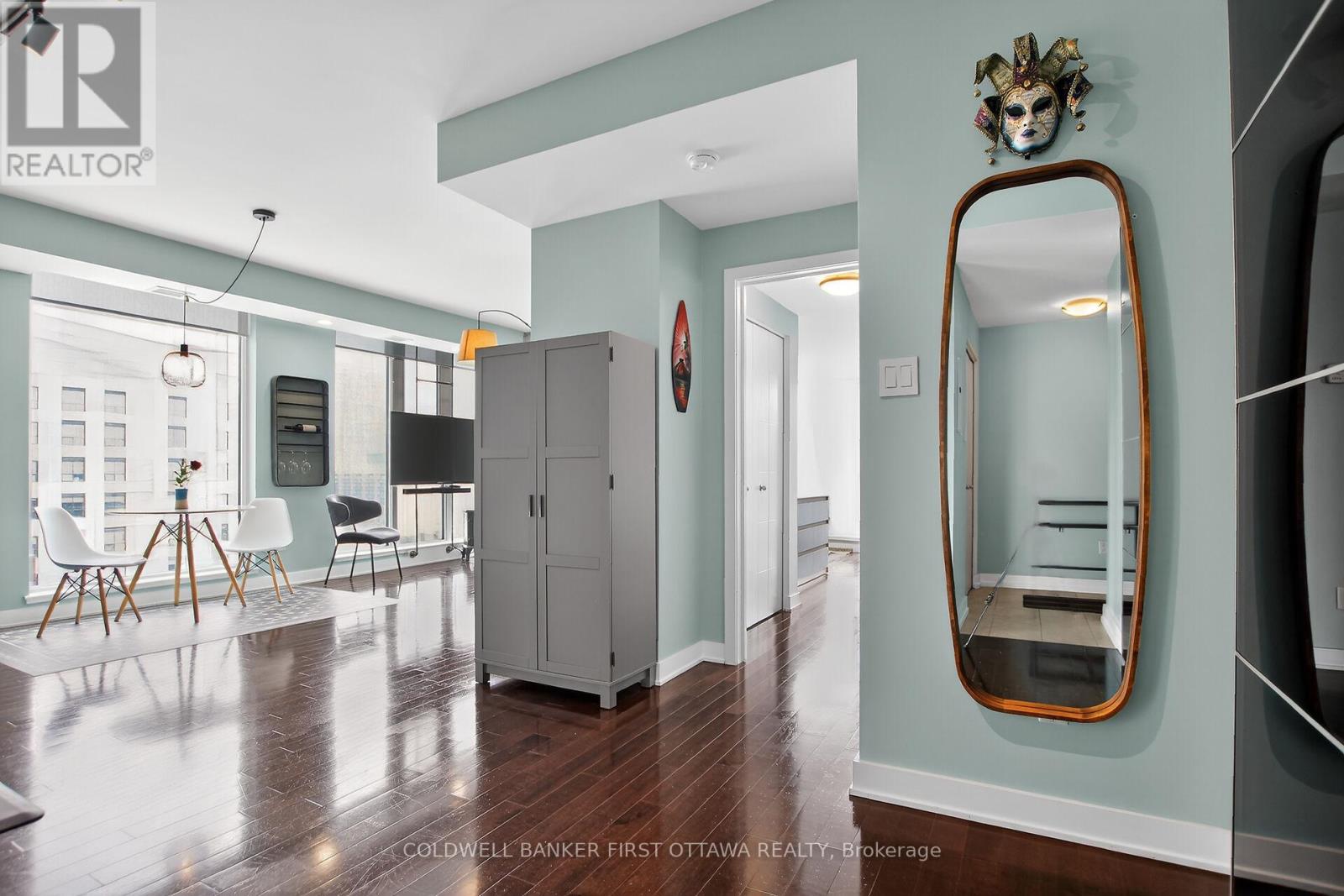 806 - 179 Metcalfe Street, Ottawa, Ontario  K2P 1P7 - Photo 2 - X12797448