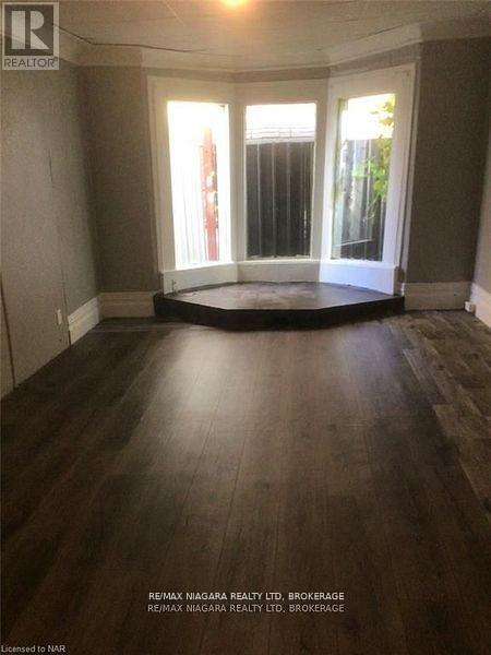 4541 Crysler Avenue, Niagara Falls, Ontario  L2E 3V5 - Photo 2 - X12797284