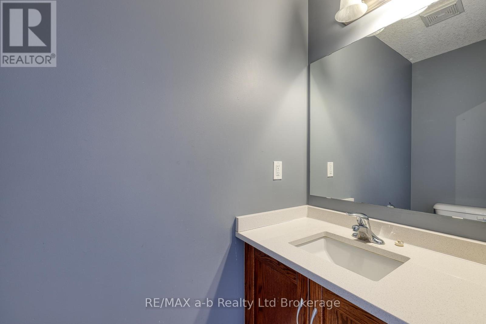 1160 Caen Avenue, Woodstock, Ontario  N4T 0G3 - Photo 10 - X12797480