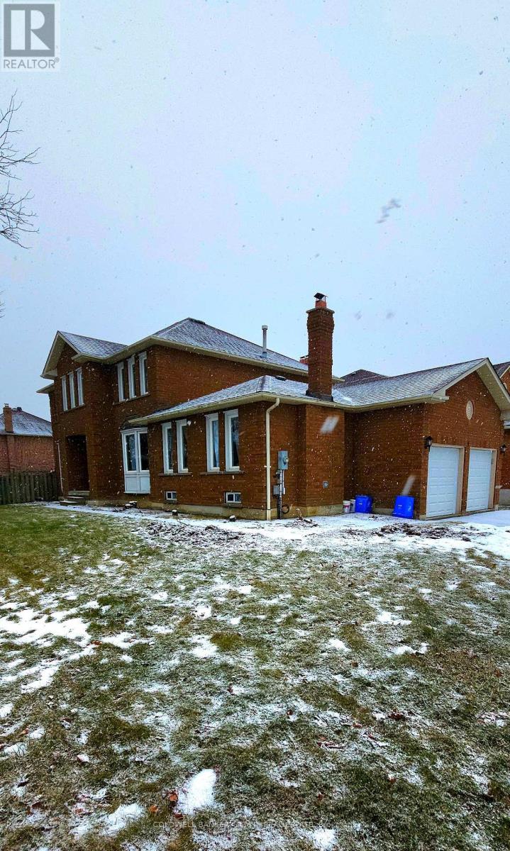 11 FOSTER CRESCENT, Whitby, Ontario