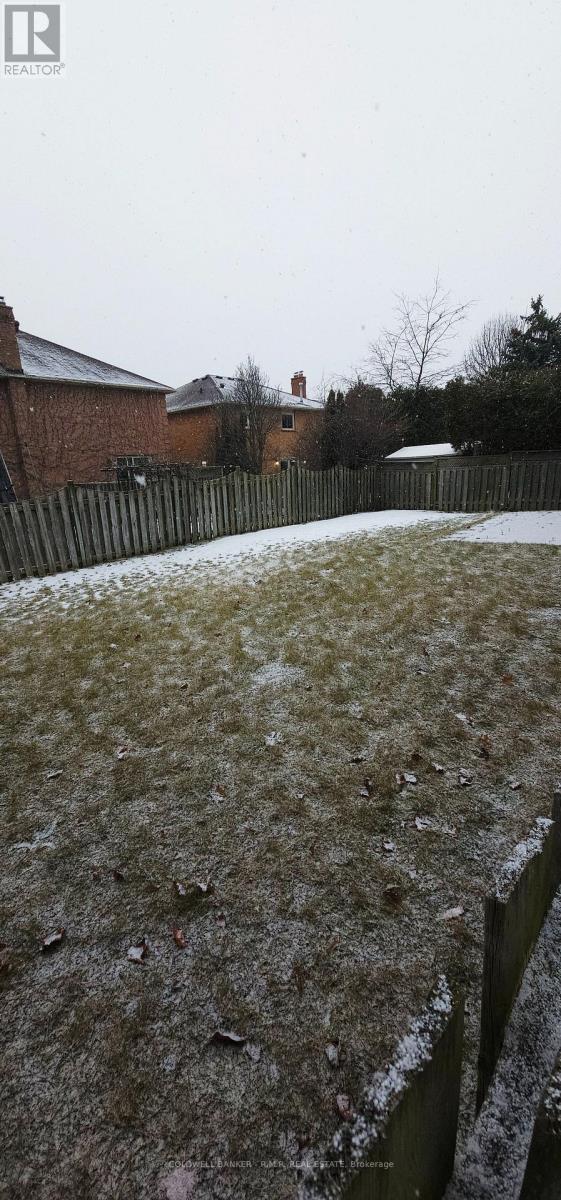 11 Foster Crescent, Whitby, Ontario  L1R 1W1 - Photo 2 - E12797368