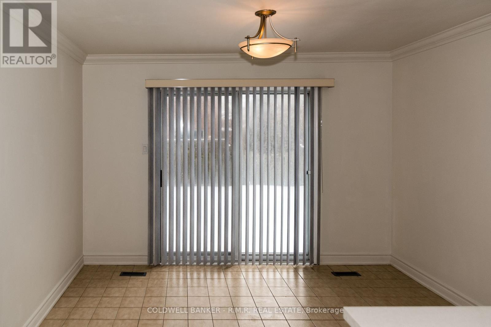 11 Foster Crescent, Whitby, Ontario  L1R 1W1 - Photo 7 - E12797368