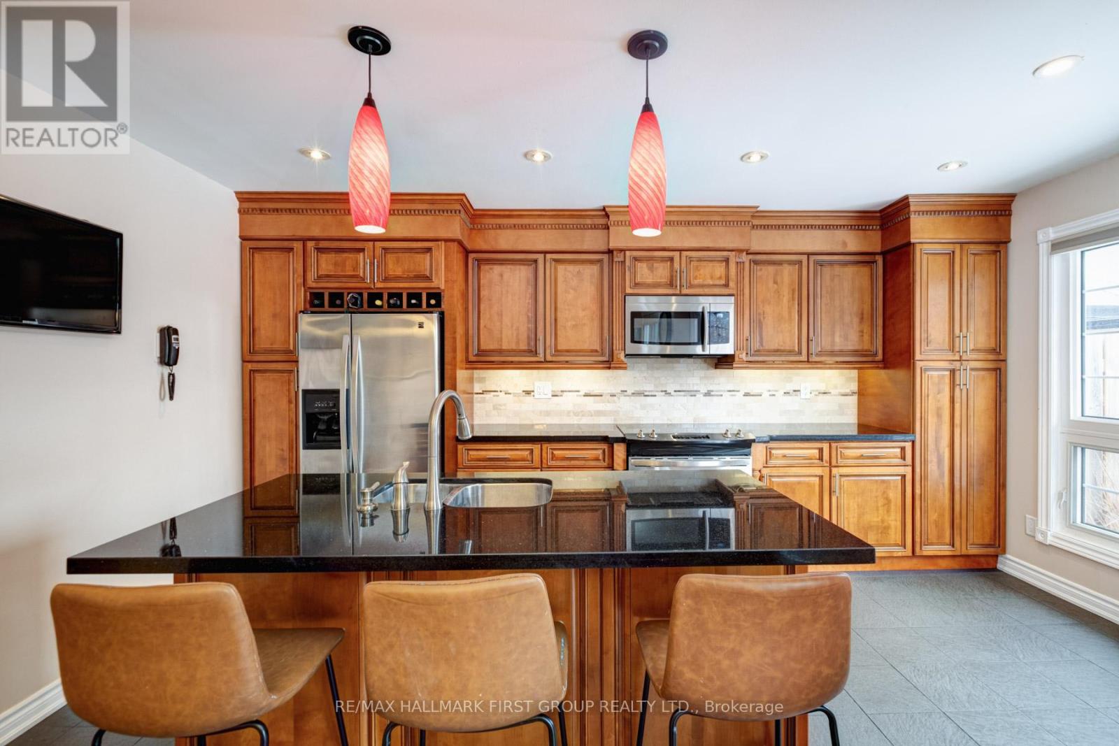 565 Birkdale Street, Oshawa, Ontario  L1H 8C3 - Photo 2 - E12797396