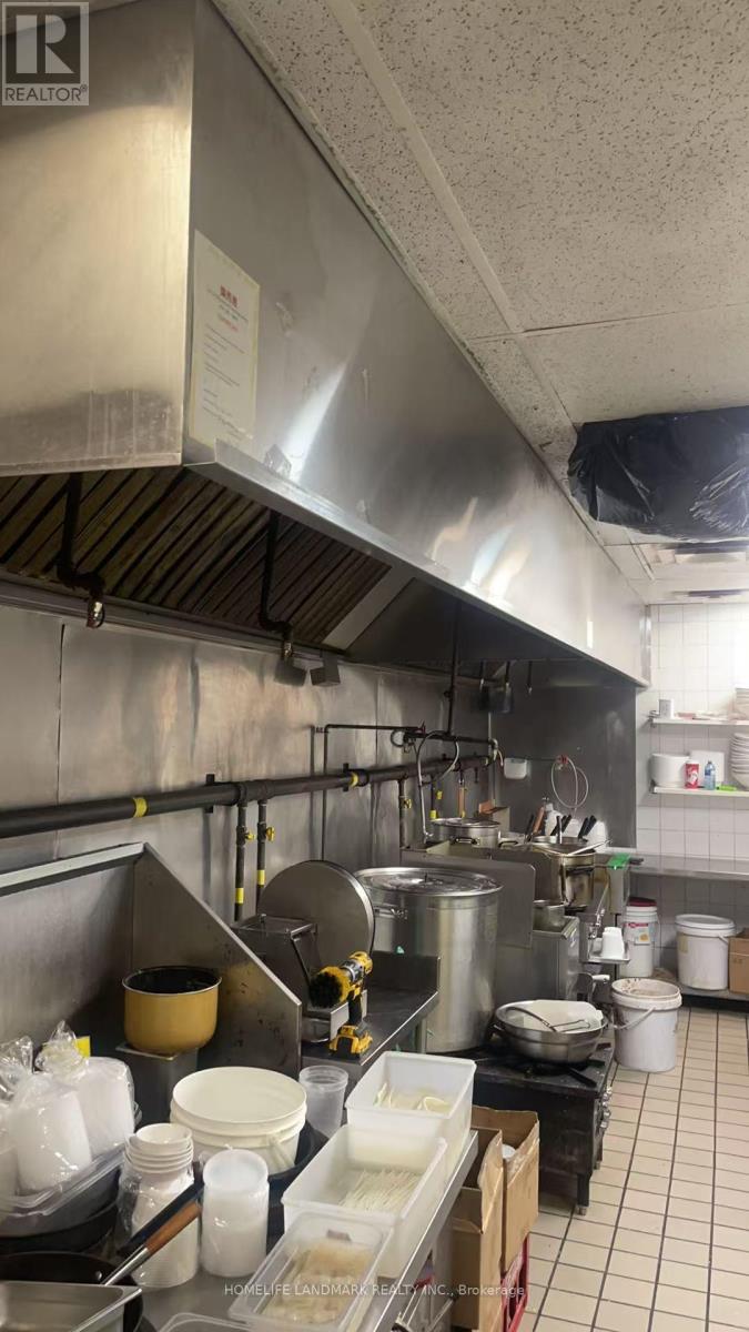 Main - 522 Yonge Street, Toronto, Ontario  M4Y 1X9 - Photo 3 - C12797312