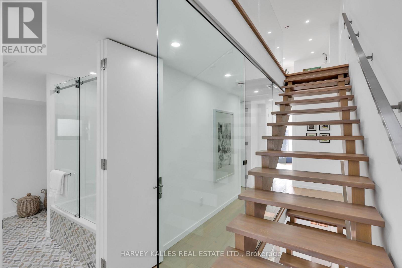 223 Wychwood Avenue, Toronto, Ontario  M6C 2T5 - Photo 24 - C12797506