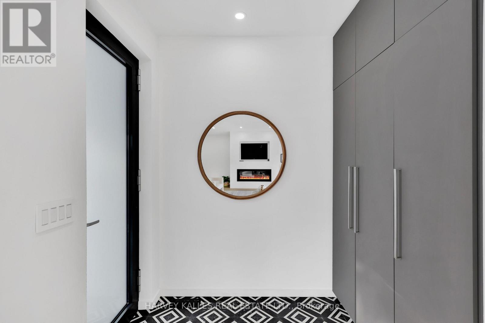 223 Wychwood Avenue, Toronto, Ontario  M6C 2T5 - Photo 4 - C12797506