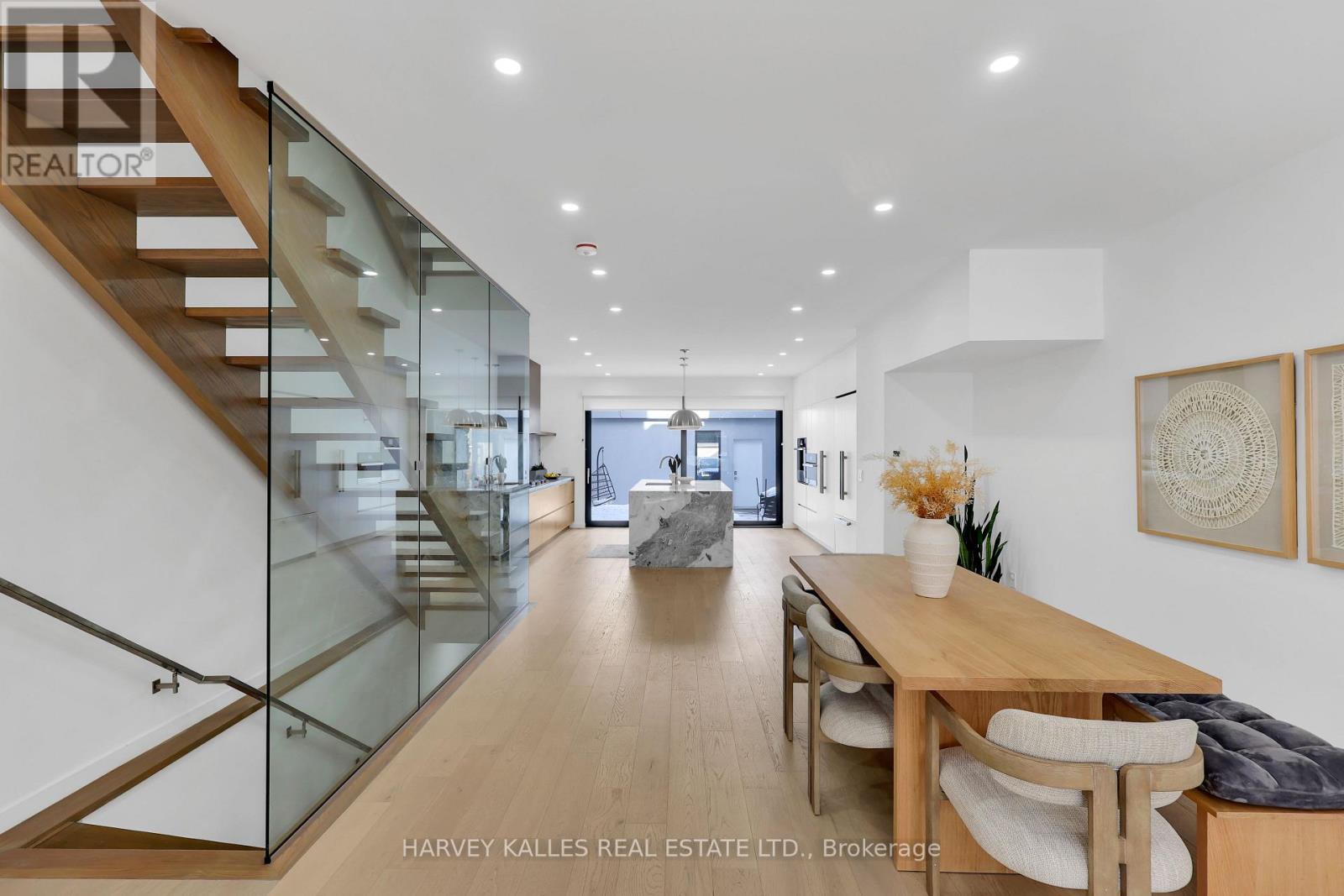 223 Wychwood Avenue, Toronto, Ontario  M6C 2T5 - Photo 9 - C12797506