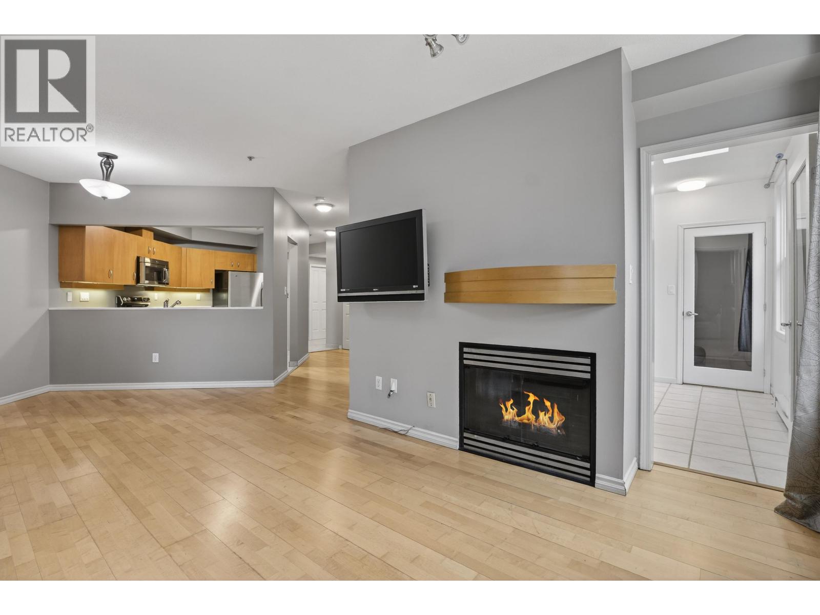 103 108 W Esplanade, North Vancouver, British Columbia  V7M 3M8 - Photo 9 - R3090977