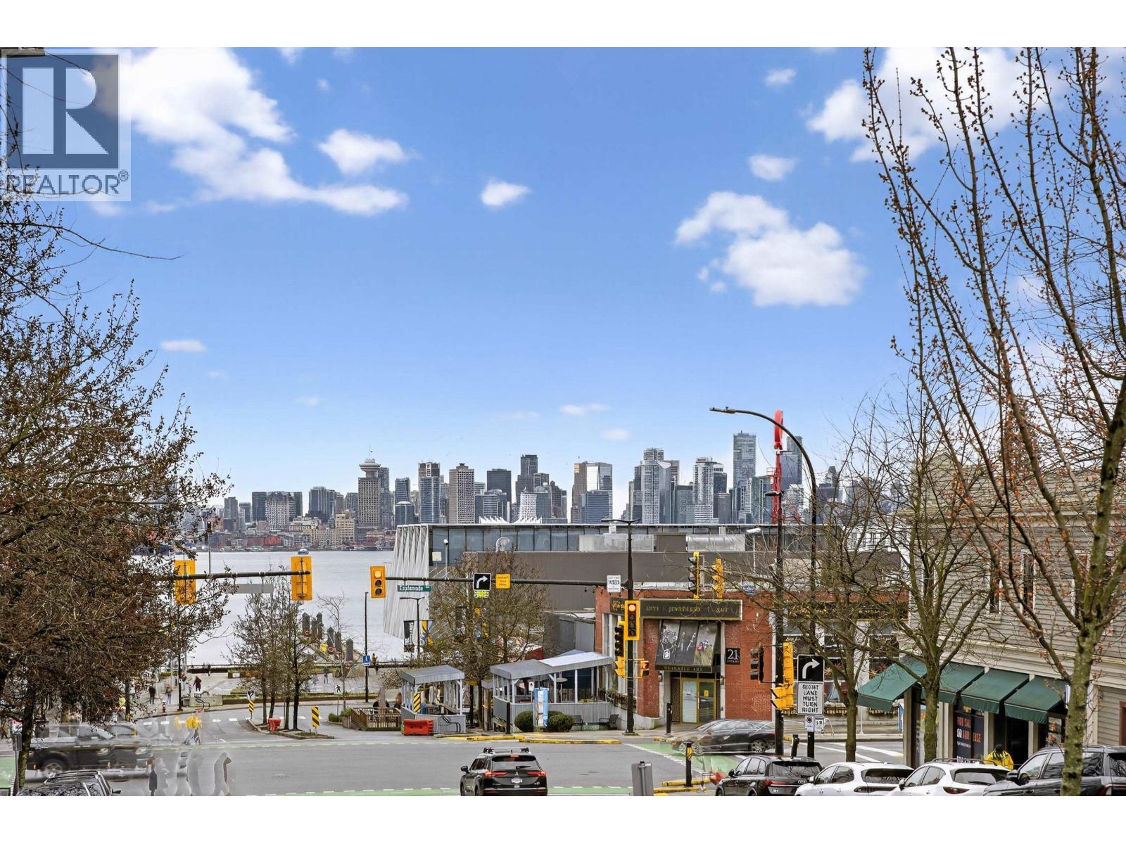 103 108 W Esplanade, North Vancouver, British Columbia  V7M 3M8 - Photo 1 - R3090977