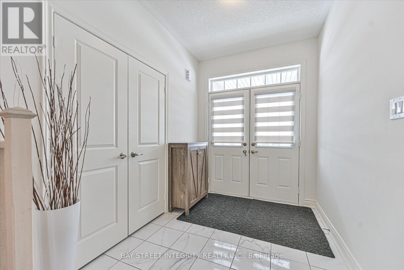 1452 Wheatcroft Drive, Oshawa, Ontario  L1L 0W5 - Photo 3 - E12797482