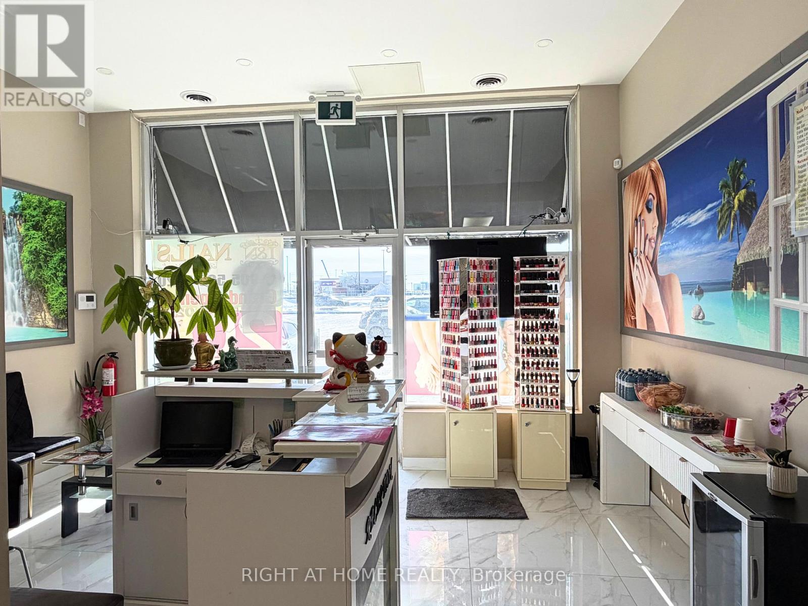 C3 - 115 First Commerce Drive, Aurora, Ontario  L4G 0G2 - Photo 3 - N12797414