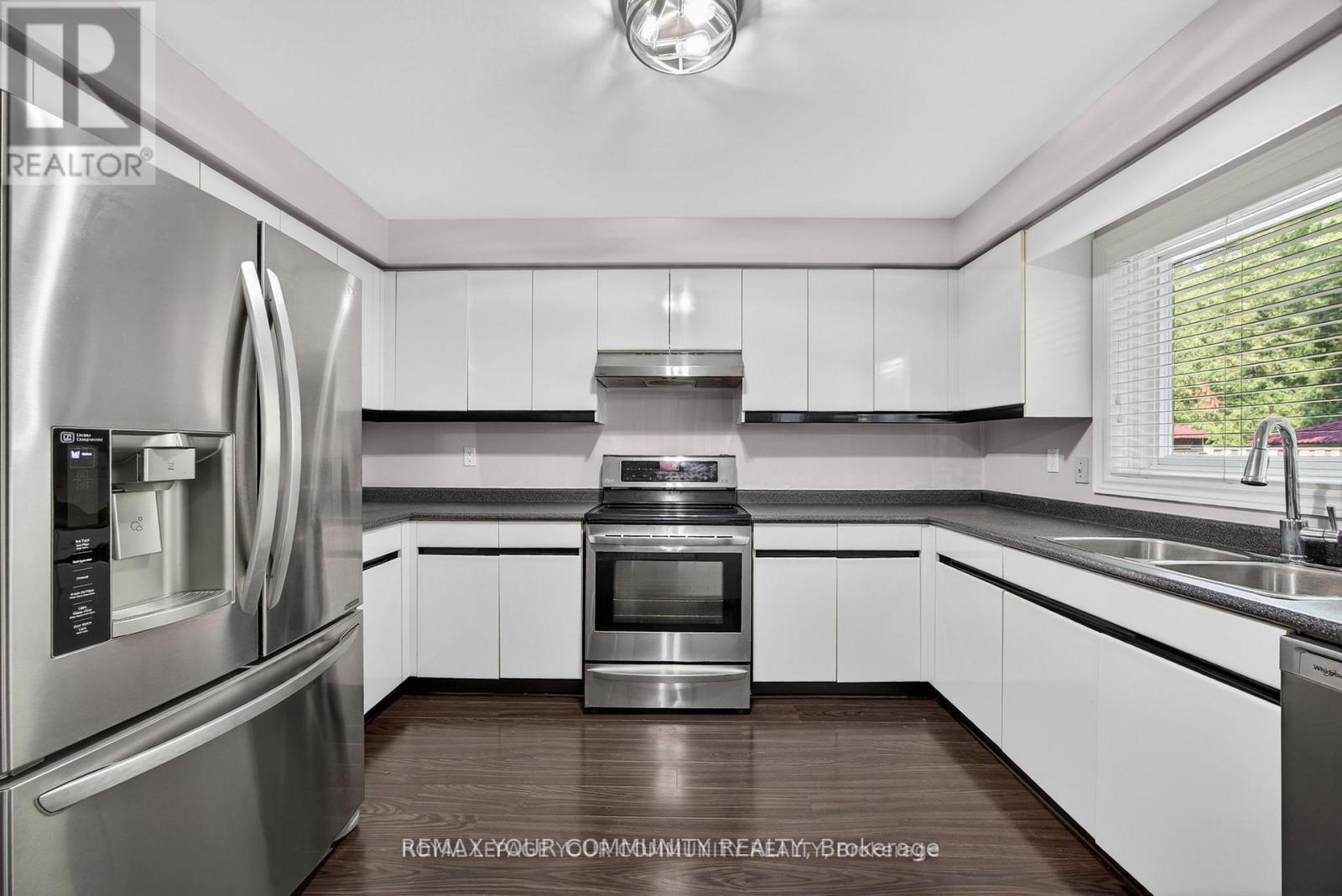 684 Exceller Circle, Newmarket, Ontario  L3X 1P4 - Photo 13 - N12797468