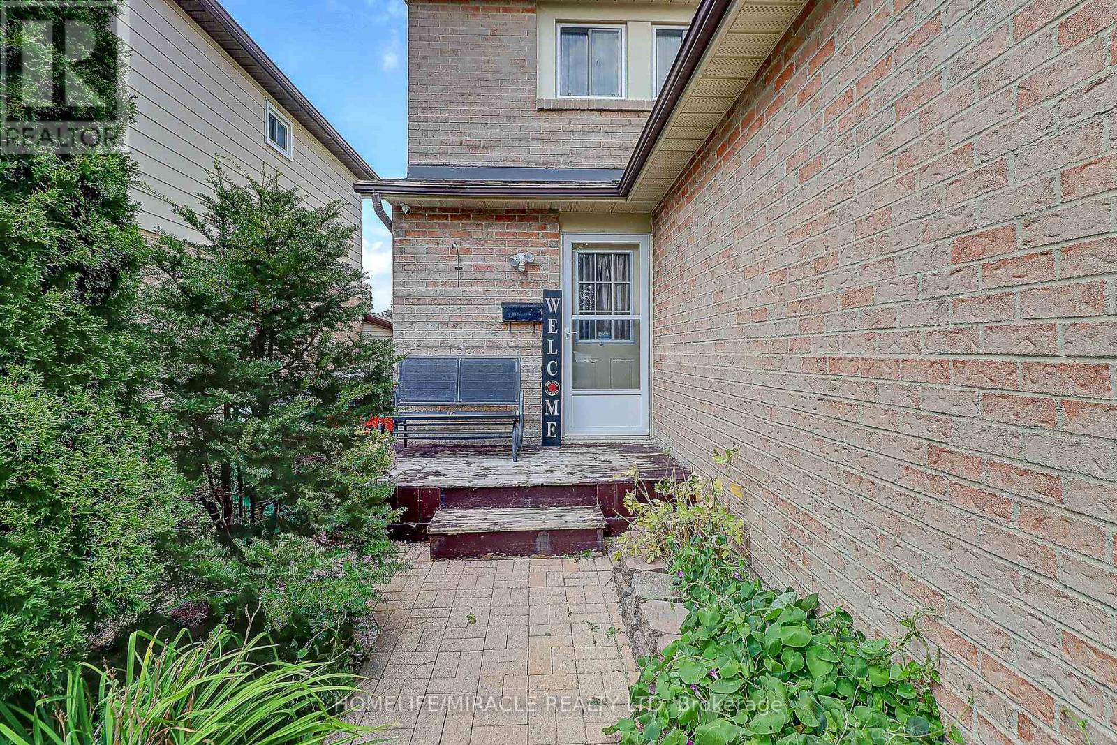 114 Martindale Crescent, Brampton, Ontario  L6X 2V1 - Photo 3 - W12797298