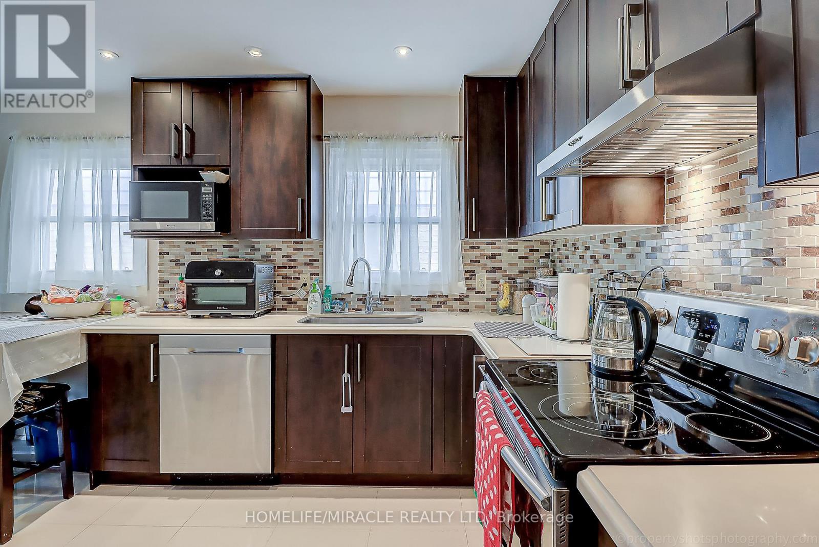 114 Martindale Crescent, Brampton, Ontario  L6X 2V1 - Photo 5 - W12797298