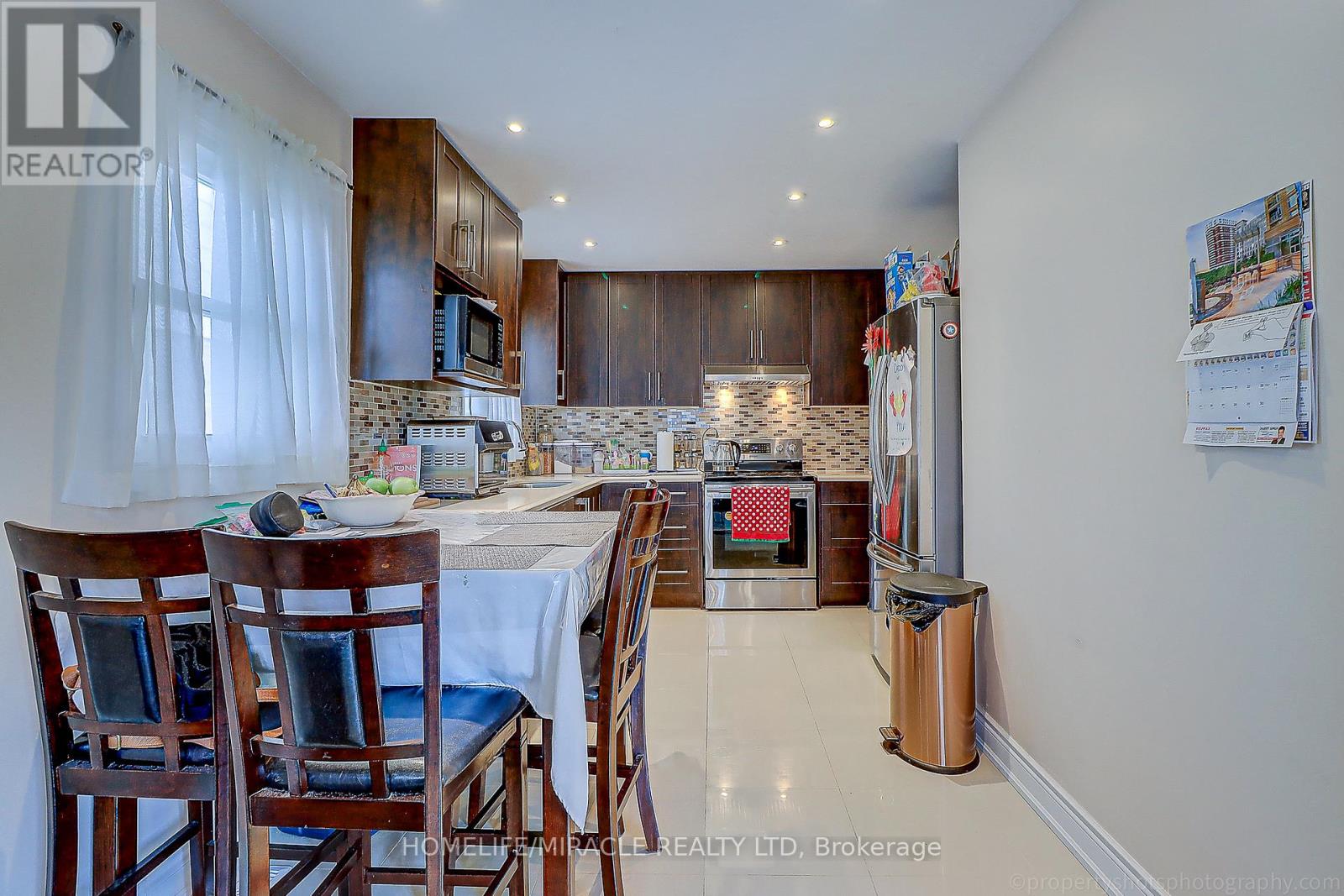 114 Martindale Crescent, Brampton, Ontario  L6X 2V1 - Photo 7 - W12797298