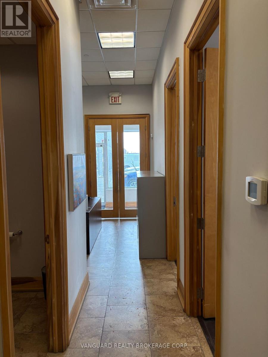 10 - 35 Nixon Road, Caledon, Ontario L7E 1K1 - Photo 2 - W12797306