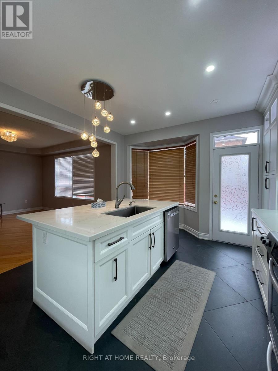 230 Fandango Drive, Brampton, Ontario  L6X 0M1 - Photo 13 - W12797390