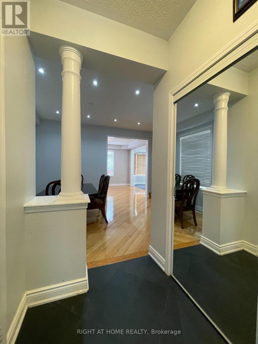 230 Fandango Drive, Brampton, Ontario  L6X 0M1 - Photo 2 - W12797390