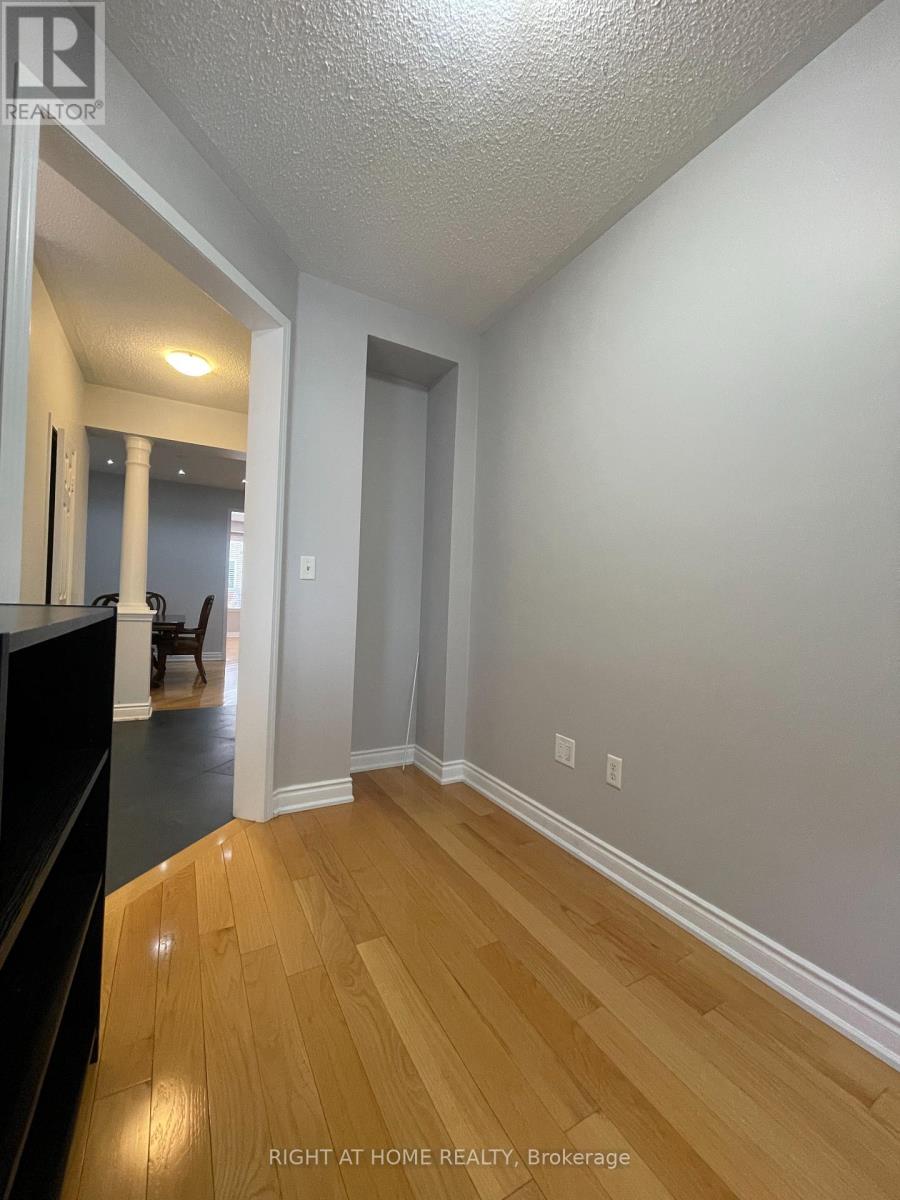 230 Fandango Drive, Brampton, Ontario  L6X 0M1 - Photo 4 - W12797390