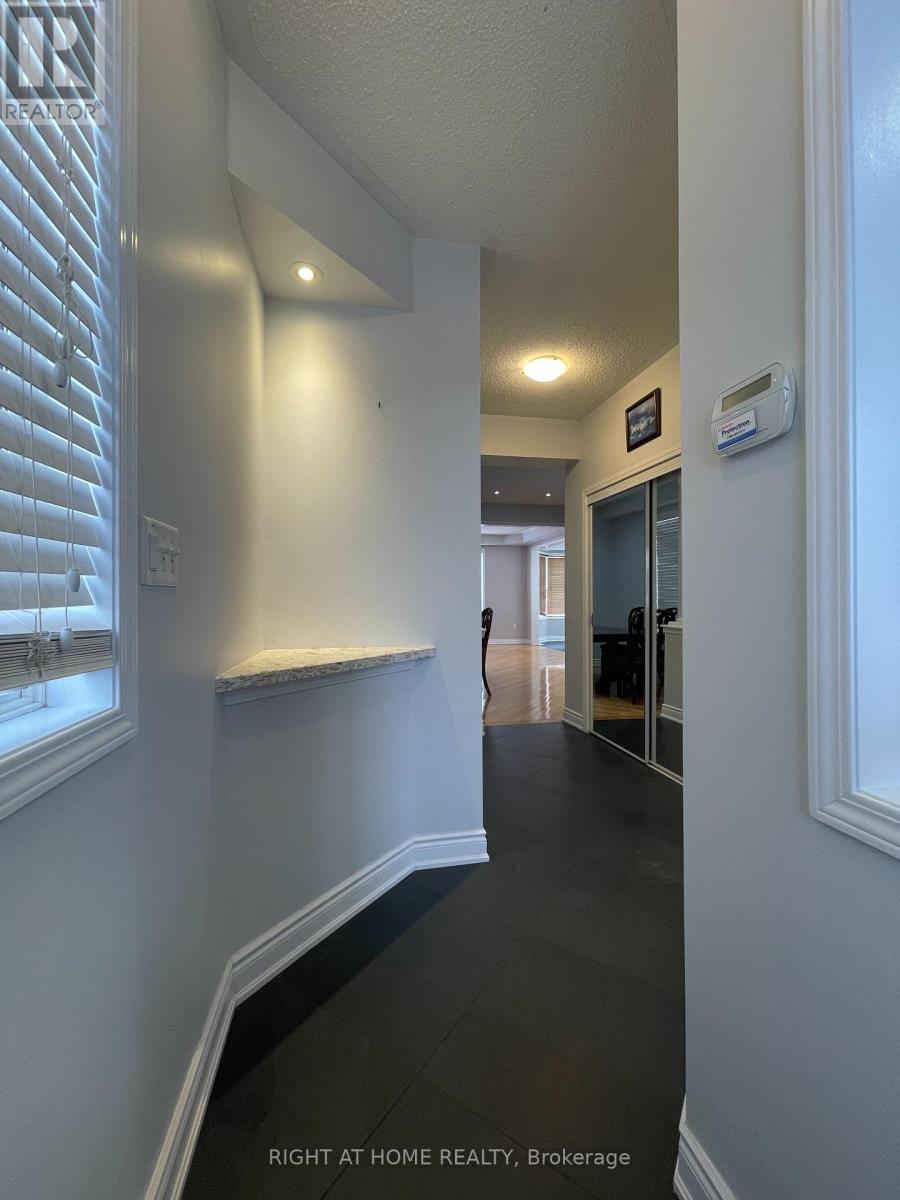 230 Fandango Drive, Brampton, Ontario  L6X 0M1 - Photo 6 - W12797390