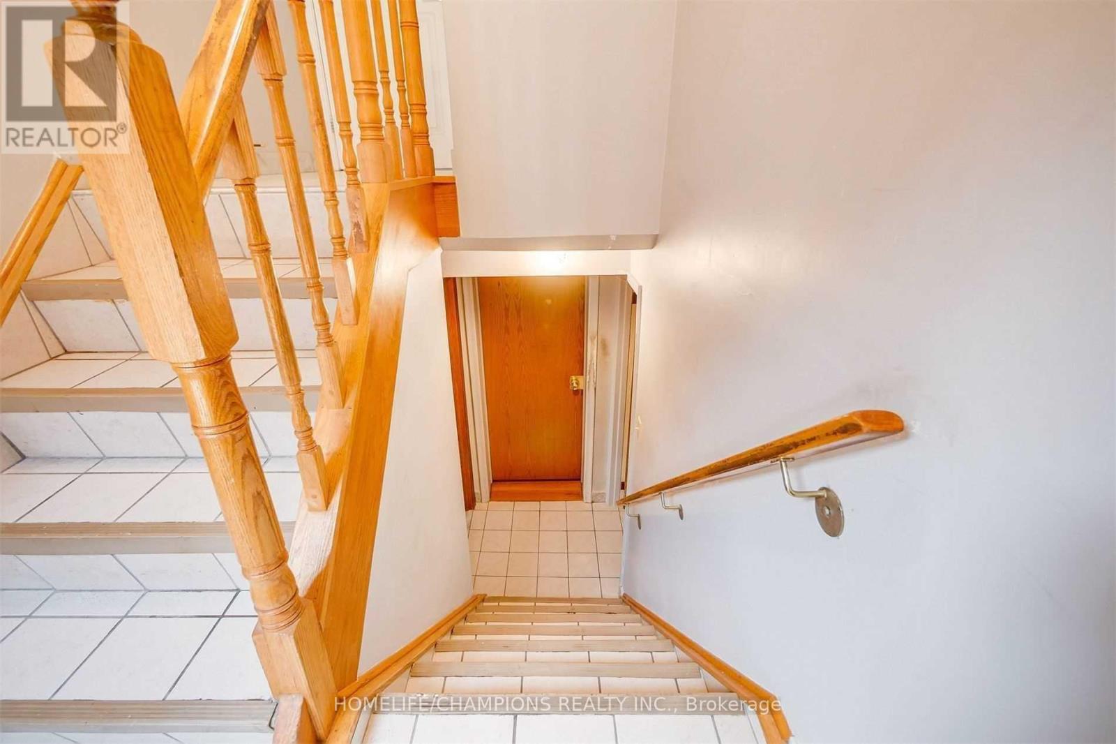 65 Whitburn Crescent, Toronto, Ontario  M3M 2S5 - Photo 3 - W12797412