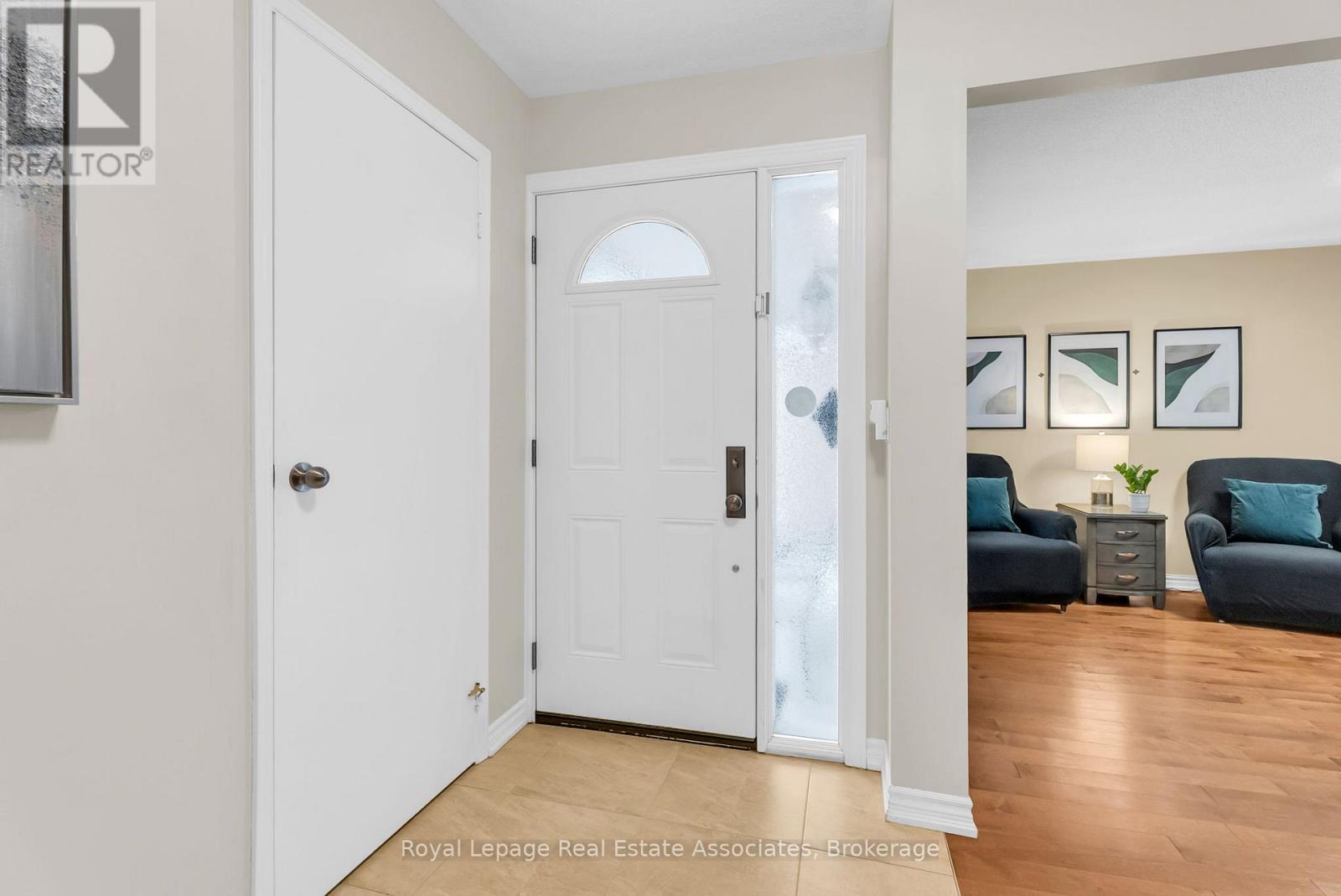 20 Jeremy Place, Brampton, Ontario  L6S 5K6 - Photo 5 - W12797442