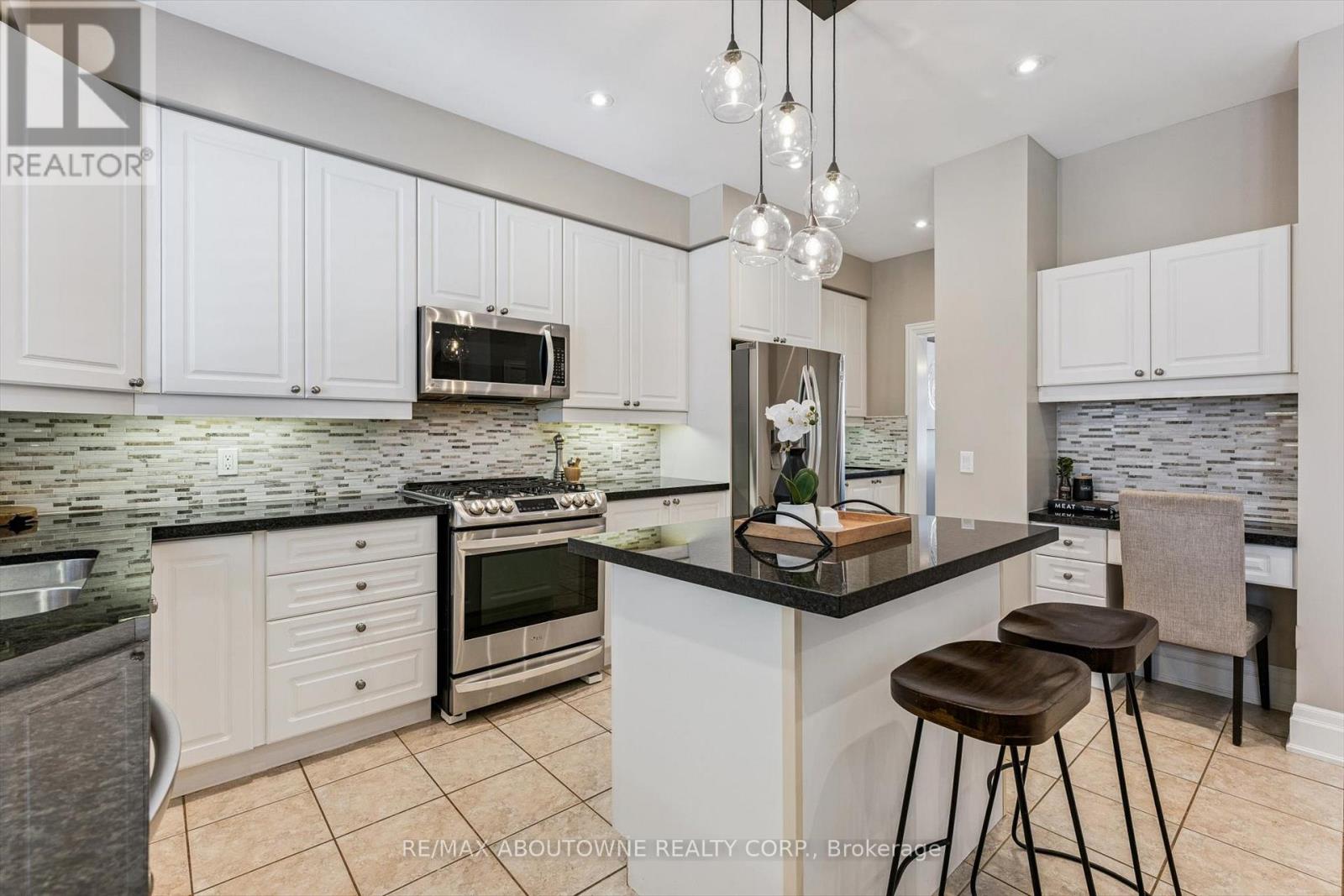 256 Lexington Road, Oakville, Ontario  L6H 6L9 - Photo 14 - W12797502