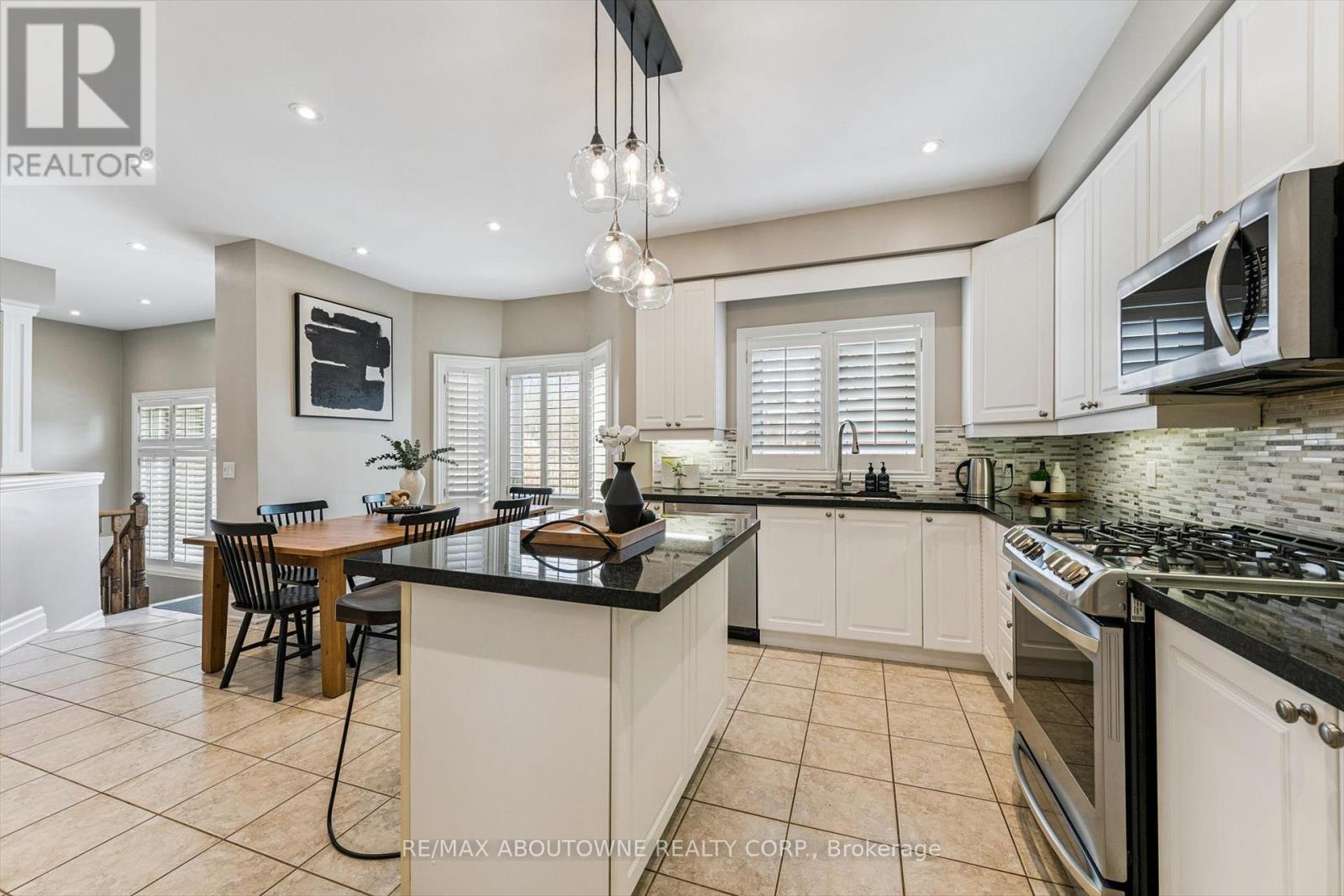 256 Lexington Road, Oakville, Ontario  L6H 6L9 - Photo 16 - W12797502