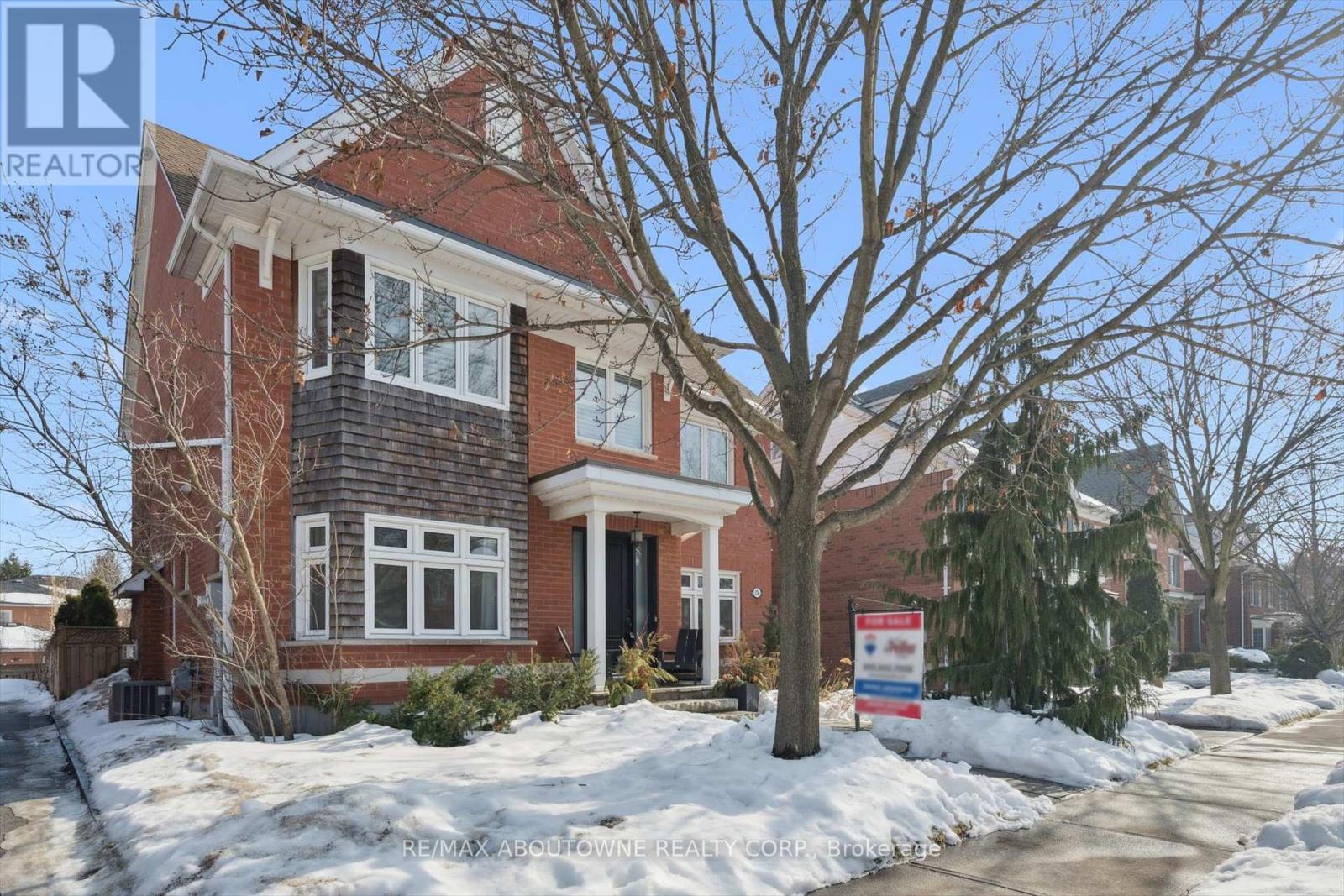 256 Lexington Road, Oakville, Ontario  L6H 6L9 - Photo 2 - W12797502