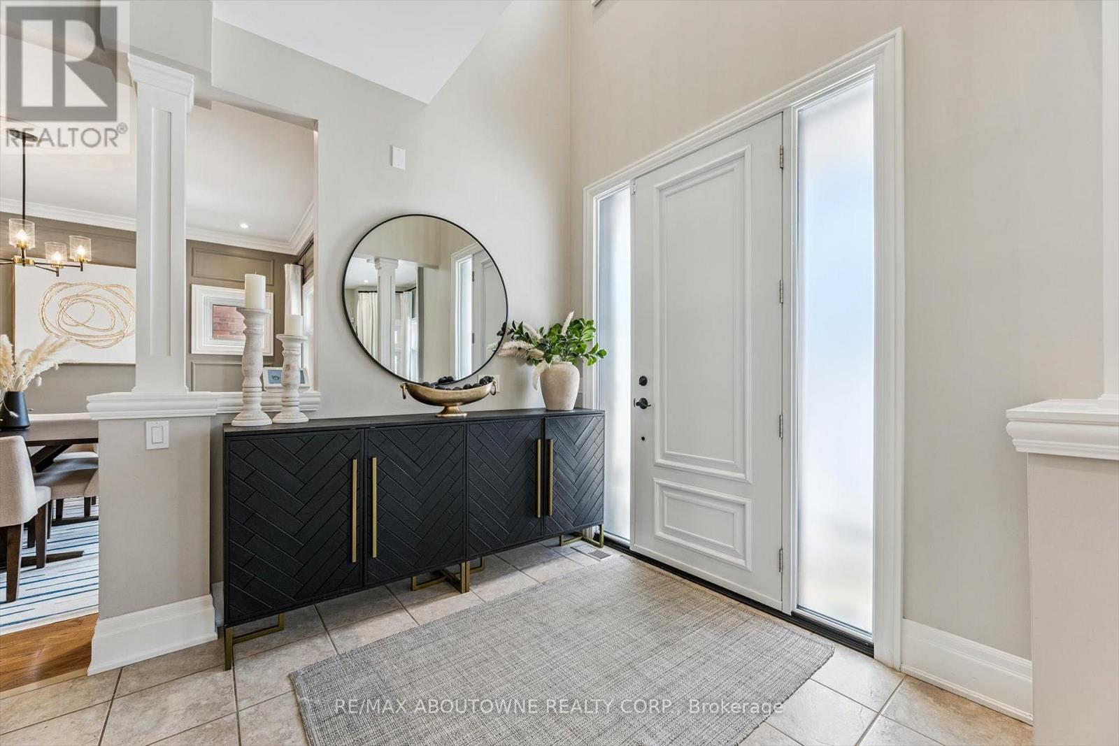 256 Lexington Road, Oakville, Ontario  L6H 6L9 - Photo 5 - W12797502