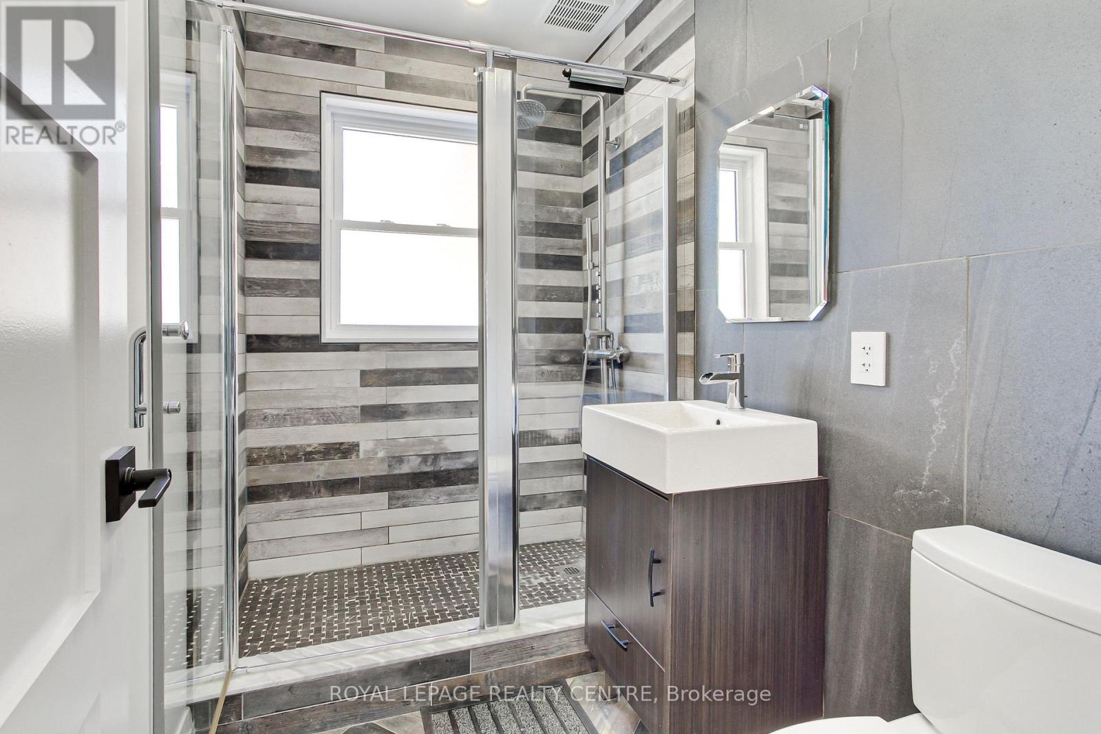 Main - 2552 Whaley Drive, Mississauga, Ontario  L5B 1X2 - Photo 21 - W12797514