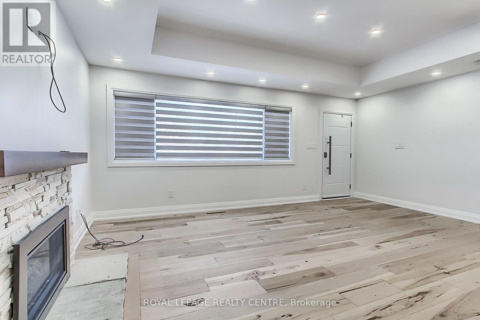 Main - 2552 Whaley Drive, Mississauga, Ontario  L5B 1X2 - Photo 4 - W12797514