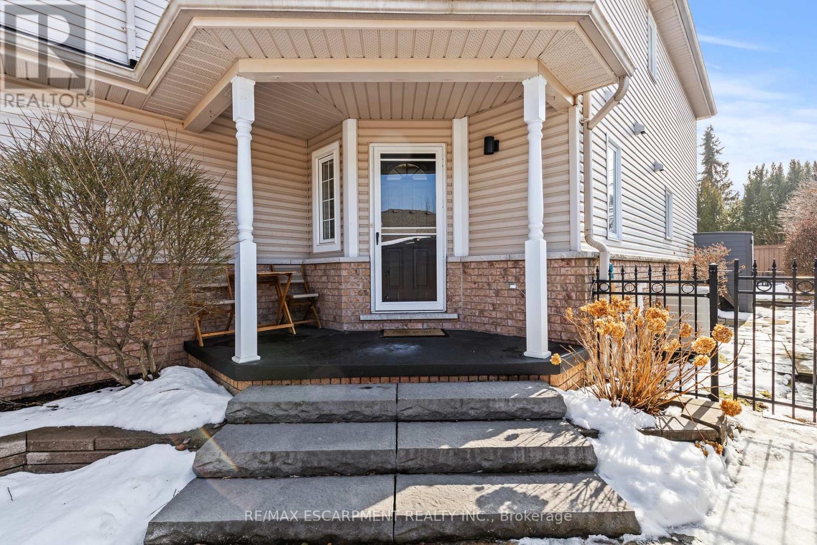 41 Griffith Drive, Grimsby, Ontario  L3M 5L2 - Photo 4 - X12797282