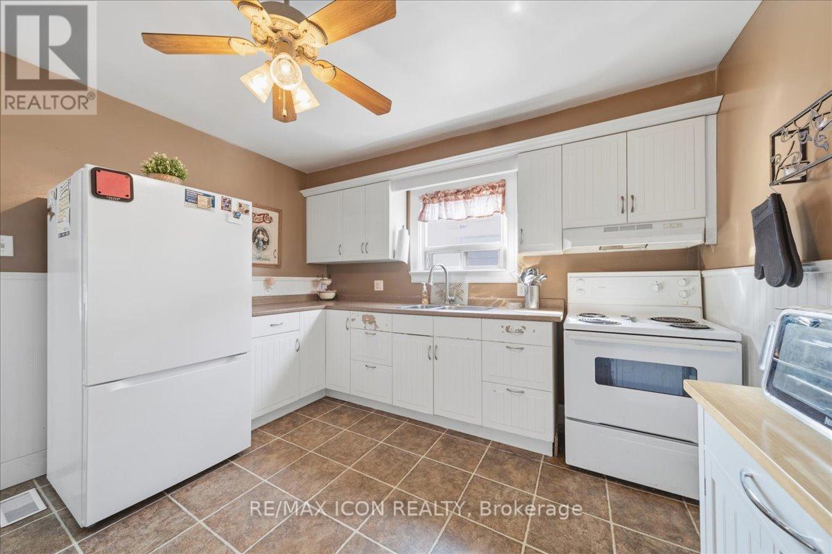 547 Wellington Street N, Kitchener, Ontario  N2H 5L6 - Photo 3 - X12797290