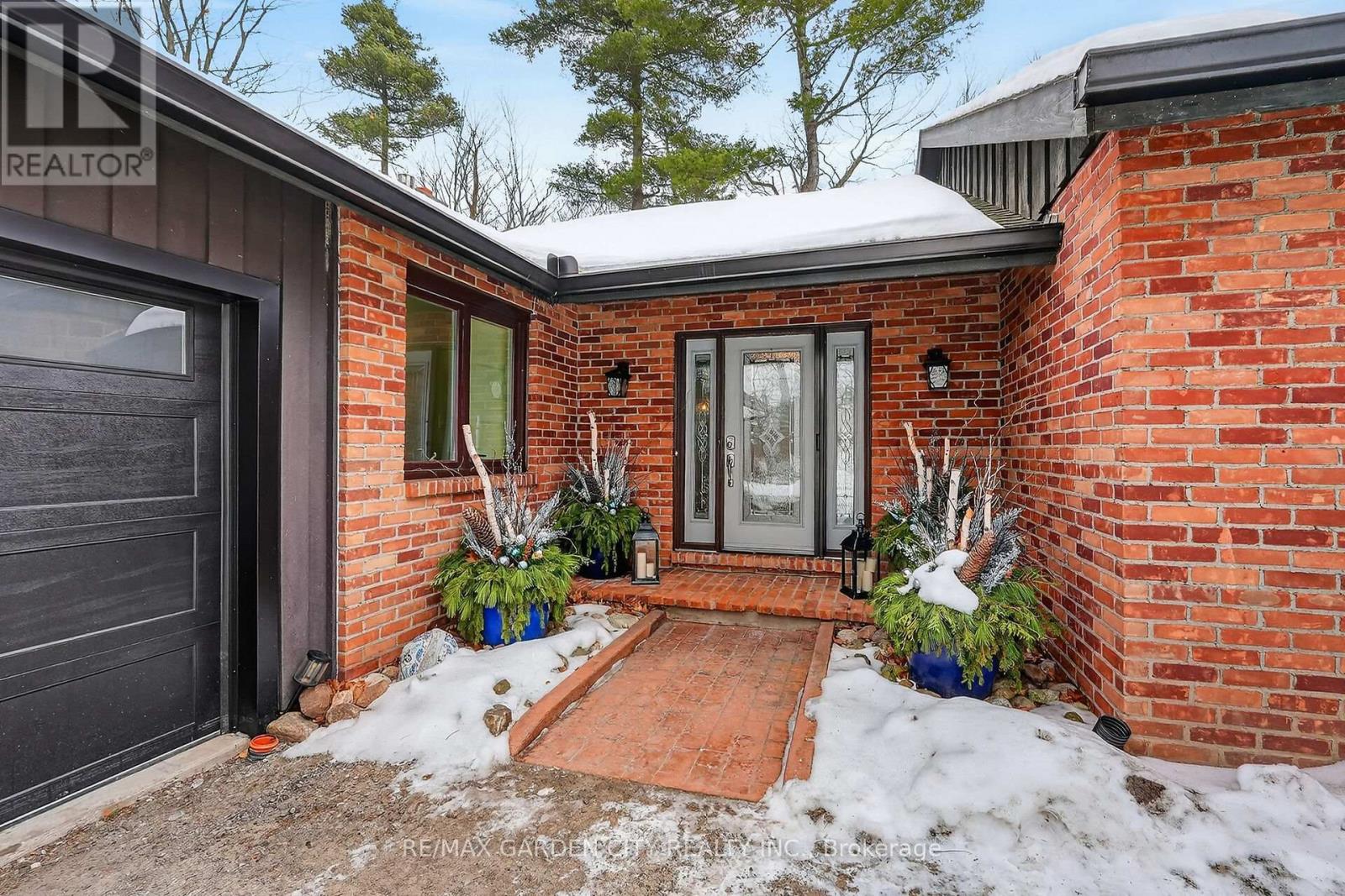 51 Park Road S, Grimsby, Ontario  L3M 4E7 - Photo 4 - X12797296