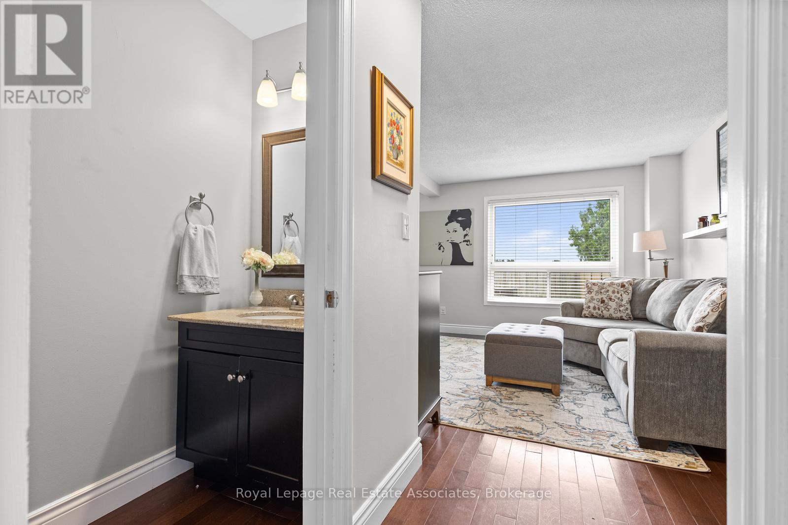 104 Dyer Court, Cambridge, Ontario  N3C 4B9 - Photo 3 - X12797498