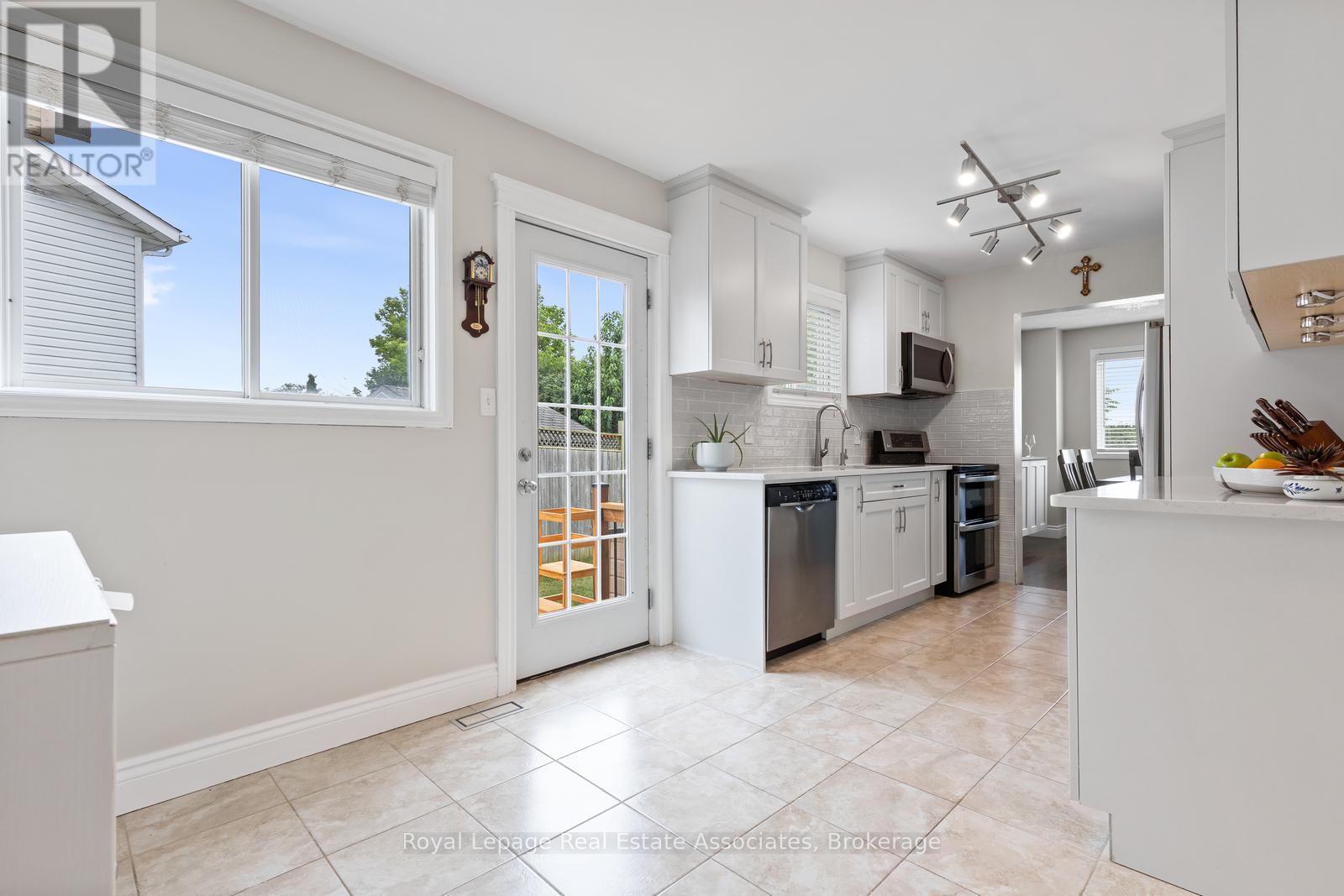 104 Dyer Court, Cambridge, Ontario  N3C 4B9 - Photo 6 - X12797498