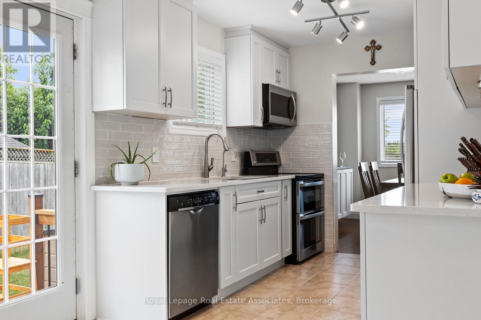 104 Dyer Court, Cambridge, Ontario  N3C 4B9 - Photo 7 - X12797498