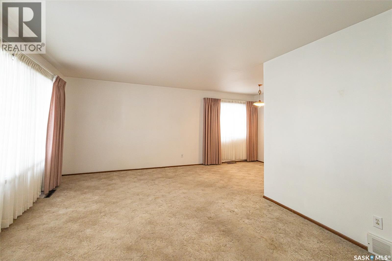 318 Montreal Avenue N, Saskatoon, Saskatchewan  S7L 3N8 - Photo 2 - SK028743