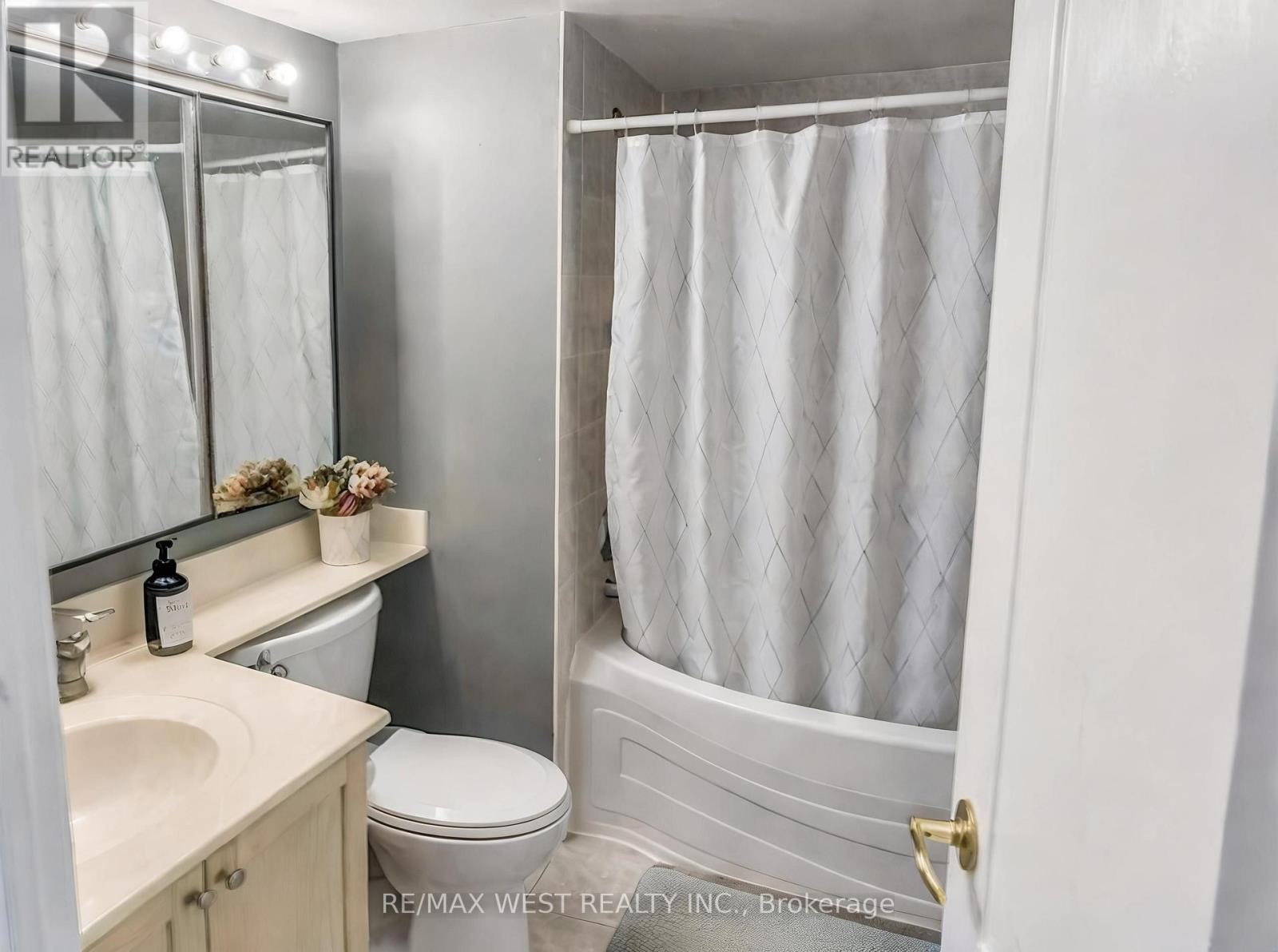 702 - 1150 Parkwest Place, Mississauga (Lakeview), Ontario  L5B 3K4 - Photo 6 - W12787874