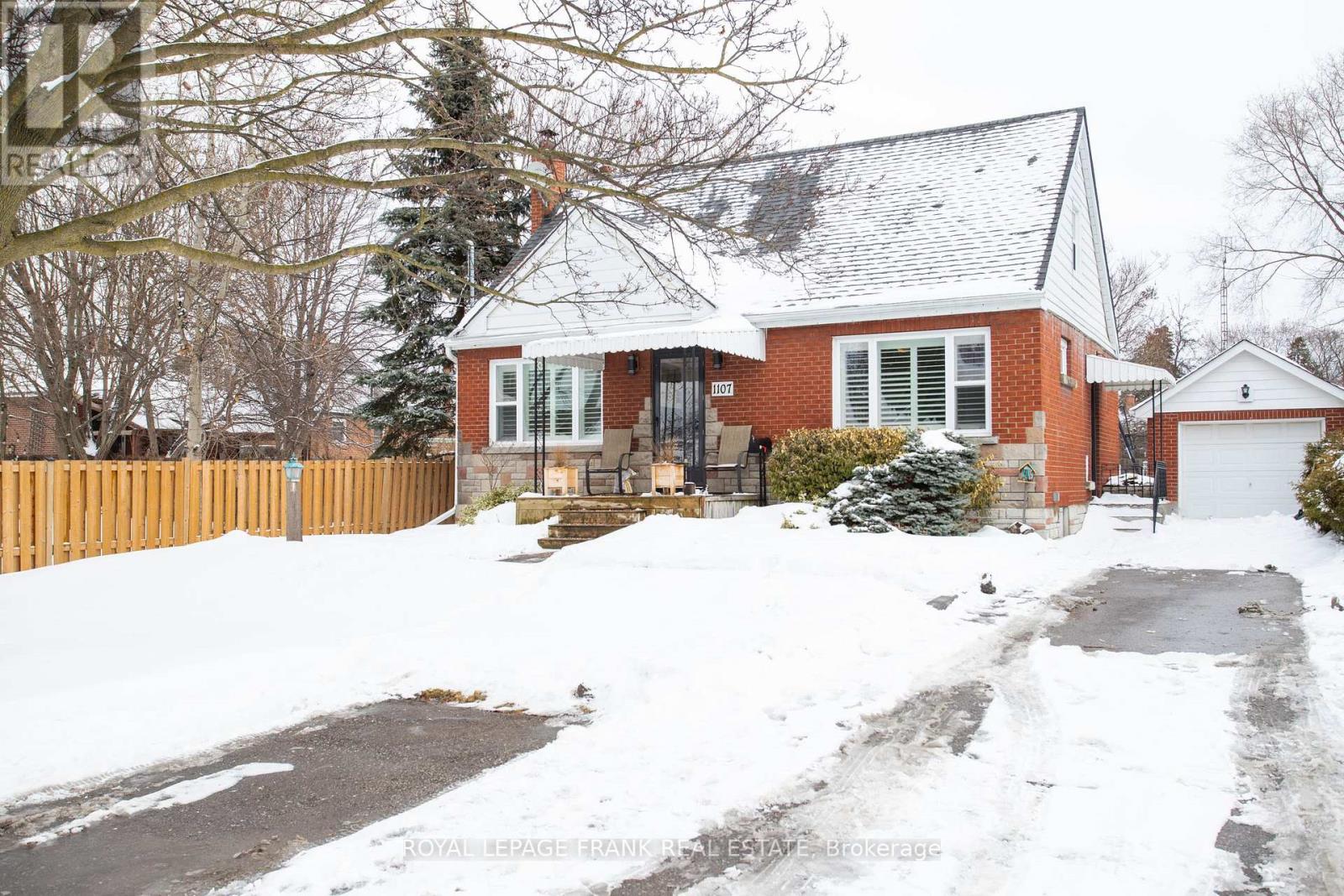 1107 Green Street, Whitby (Downtown Whitby), Ontario  L1N 4G8 - Photo 2 - E12797578