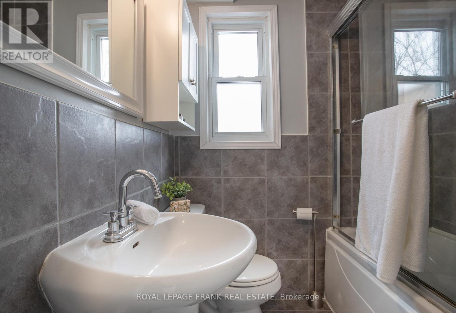 1107 Green Street, Whitby (Downtown Whitby), Ontario  L1N 4G8 - Photo 22 - E12797578