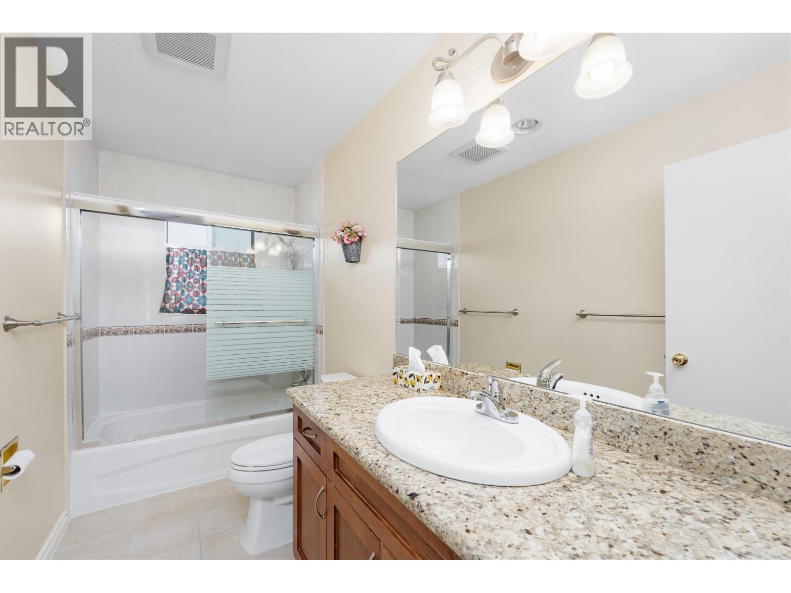 Listing Picture 16 of 30 : 8680 DEMOREST DRIVE, Richmond / 烈治文 - 魯藝地產 Yvonne Lu Group - MLS Medallion Club Member