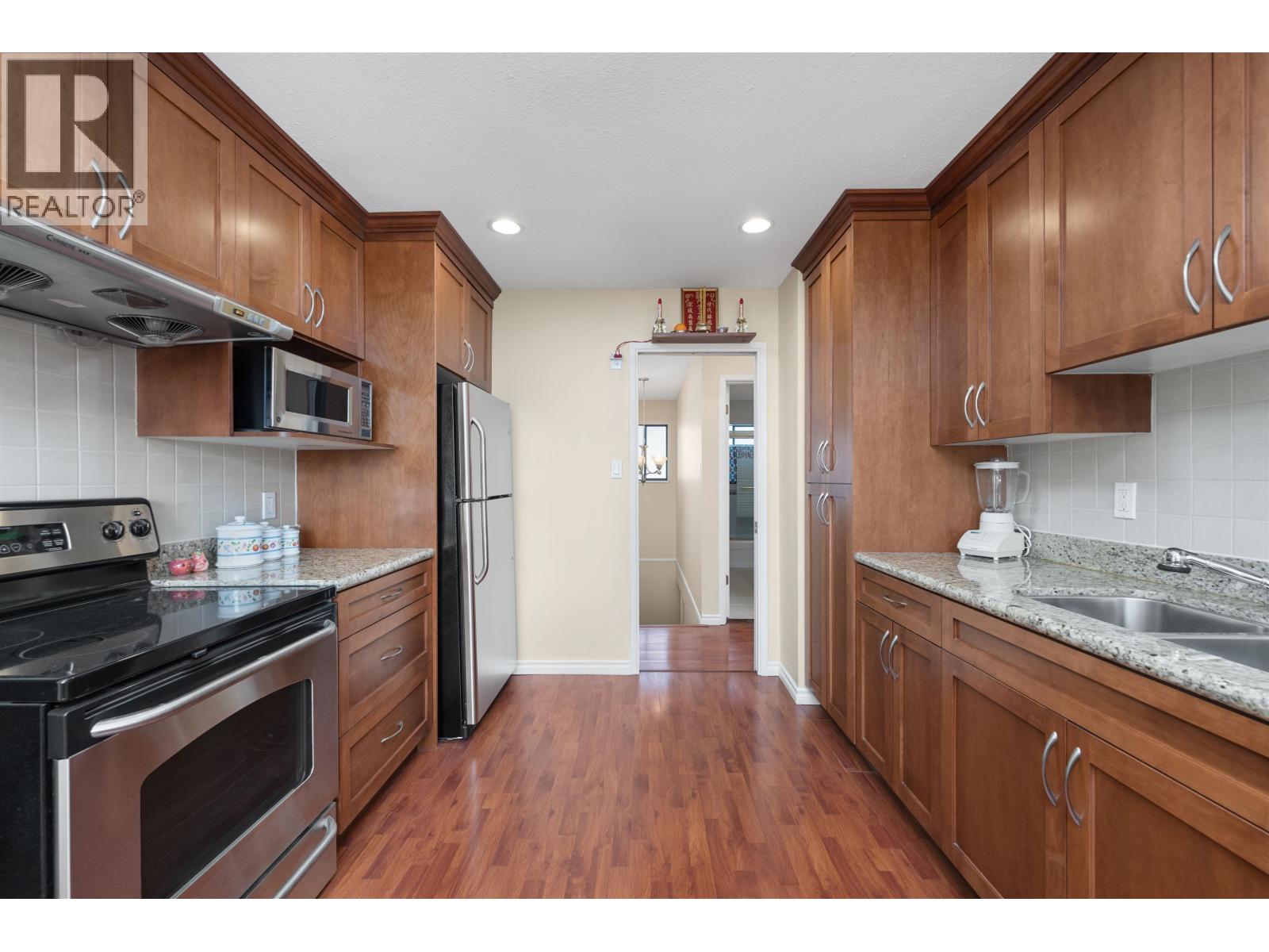 Listing Picture 6 of 30 : 8680 DEMOREST DRIVE, Richmond / 烈治文 - 魯藝地產 Yvonne Lu Group - MLS Medallion Club Member