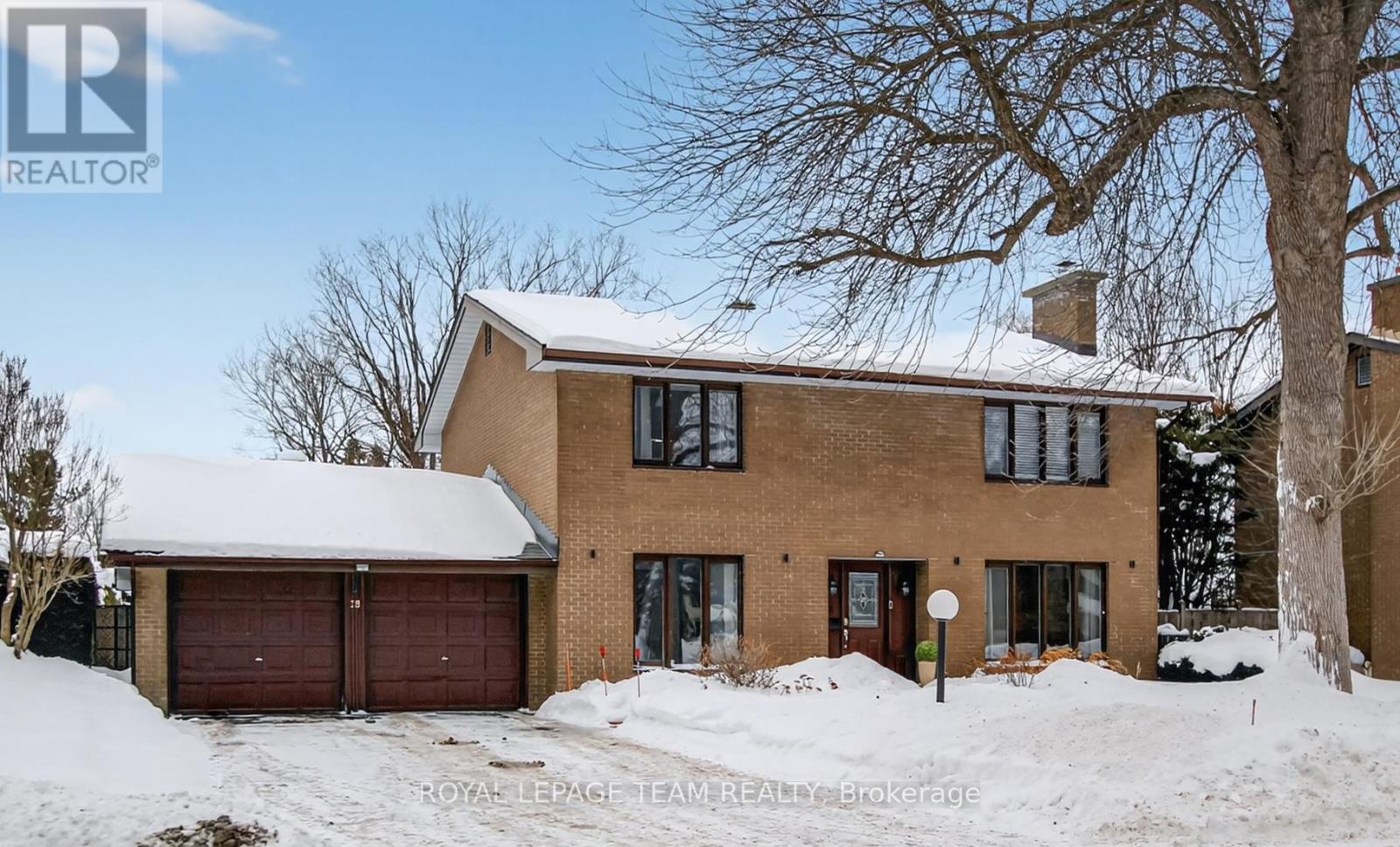 18 PENTLAND CRESCENT, Ottawa, Ontario